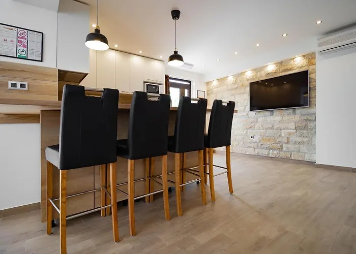 Apartments Marinici Rijeka - With Private Parking