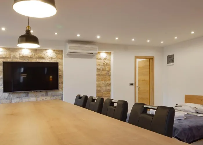Apartments Marinici Rijeka - With Private Parking