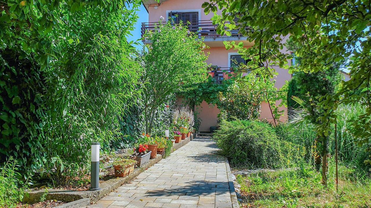 Marinici - With Private Parking Apartment Rijeka